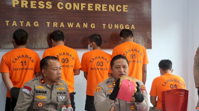 Warga Temukan Bungkusan Diduga Shabu 1 Kg Mengapung di Laut Selayar