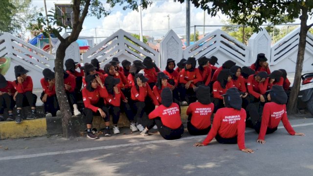 Usai Sepatu Rusak & Diare, Paskibraka Putri Selayar Diminta Beli Sendiri Jilbab, Legging, dan Manset