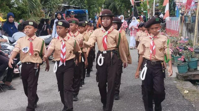 SD Parangia Tampil Unik dengan Seragam Pramuka di Lomba Baris Berbaris HUT RI ke-80 di Kecamatan Bontomatene