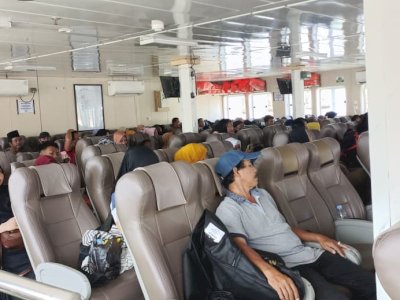 KMP Balibo Alami Gangguan Mesin, Penumpang Dialihkan ke KMP Takabonerate
