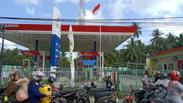 filter: 0; jpegRotation: 0; fileterIntensity: 0.000000; filterMask: 0; module:1facing:0; 
hw-remosaic: 0; 
touch: (-1.0, -1.0); 
modeInfo: ; 
sceneMode: SFHDR; 
cct_value: 0; 
AI_Scene: (-1, -1); 
aec_lux: 129.0; 
hist255: 0.0; 
hist252~255: 0.0; 
hist0~15: 0.0;