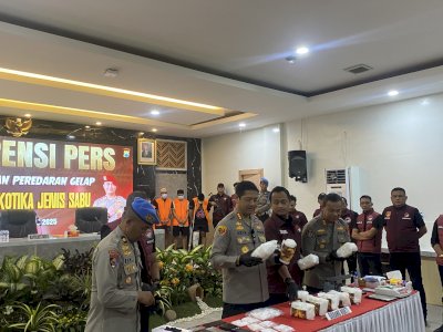 Polrestabes Makassar Gagalkan Peredaran 13,3 Kg Sabu Jaringan Internasional, 8 Tersangka Ditangkap