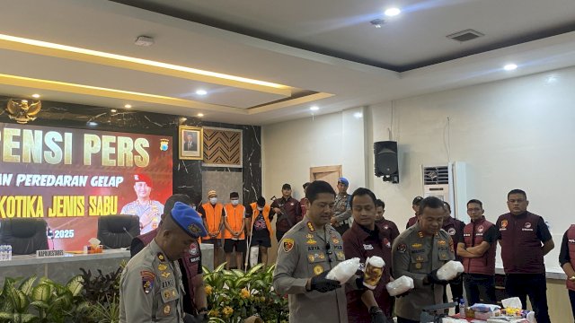 Polrestabes Makassar Gagalkan Peredaran 13,3 Kg Sabu Jaringan Internasional, 8 Tersangka Ditangkap