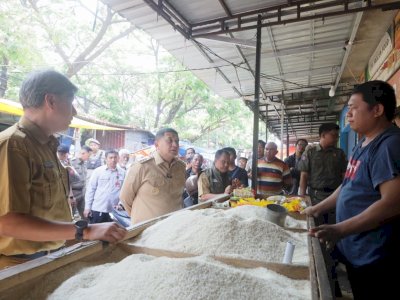 Wali Kota Makassar Sidak Pasar Pabaeng-baeng, Pastikan Harga Pangan Stabil dan Pasar Tertata Rapi