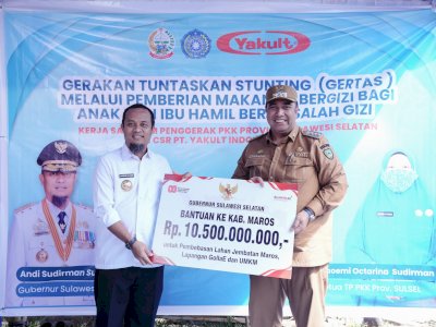 Gubernur Sulsel Serahkan Bantuan Keuangan Rp10,5 M untuk Pemkab Maros, Fokus Pembangunan Jembatan dan Lapangan Bola Gollae