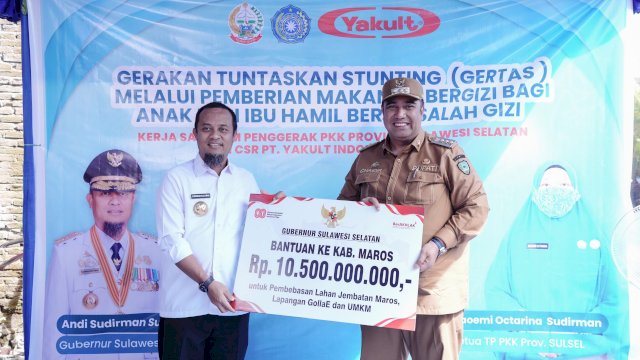 Gubernur Sulsel Serahkan Bantuan Keuangan Rp10,5 M untuk Pemkab Maros, Fokus Pembangunan Jembatan dan Lapangan Bola Gollae
