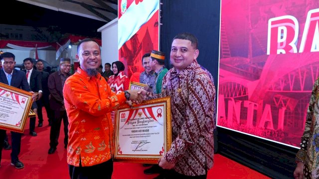 Pemkot Makassar Raih Penghargaan Tingkat Kemiskinan Terendah di Sulsel