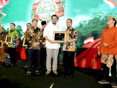 Wujudkan Program Perhutanan Sosial, Gubernur Sulsel Raih Penghargaan dari Kemenhut RI
