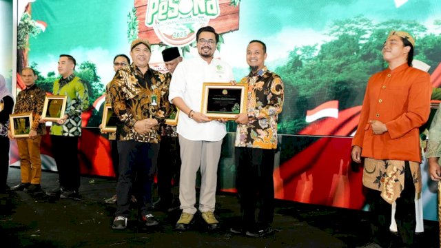 Wujudkan Program Perhutanan Sosial, Gubernur Sulsel Raih Penghargaan dari Kemenhut RI