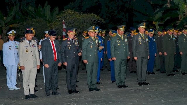 Gubernur Sulsel Ikuti Apel Kehormatan Renungan Suci di TMP Panaikang Bersama Forkopimda