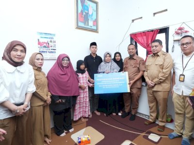 Gubernur Sulsel Serahkan Bantuan untuk Keluarga Kasi Kesra Korban Kebakaran DPRD Makassar