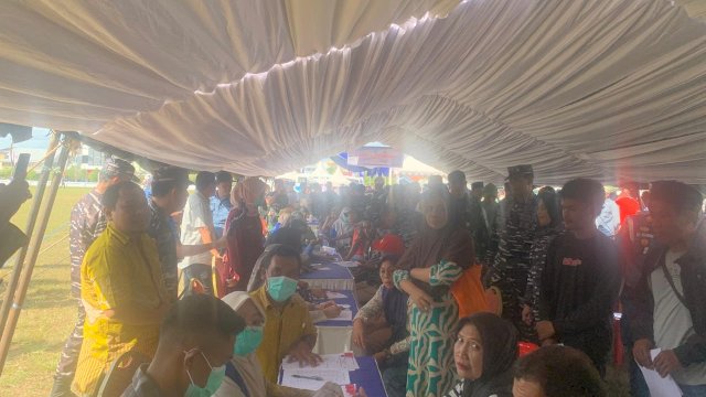 Banjir Manfaat! Warga Selayar Dapat Sembako, Pengobatan Gratis, dan Sunatan Massal dari TNI AL