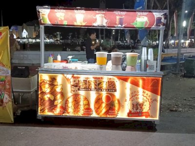 Dari Lapak Pinggir Jalan ke Kedai 24 Jam: Kisah &ldquo;Ai Dikdik&rdquo; yang Hadirkan Seblak dan Minuman Kekinian di Selayar