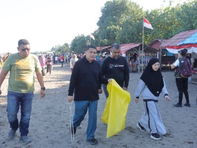 Wali Kota-Wawali dan Ketua PKK Makassar Bergerak Bersama, Kerja Bakti Jaga Kebersihan