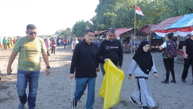 Wali Kota-Wawali dan Ketua PKK Makassar Bergerak Bersama, Kerja Bakti Jaga Kebersihan