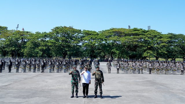 Gubernur Andi Sudirman Apresiasi TNI Jaga Sulsel Tetap Kondusif