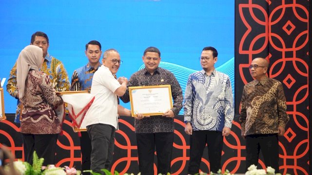 Bukti Kebijakan Berbasis Riset, Makassar Diganjar Penghargaan BRIN 2025