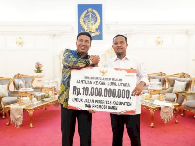 Gubernur Sulsel Serahkan Bantuan Rp10 Miliar untuk Luwu Utara, Lanjutkan Pembangunan Seko
