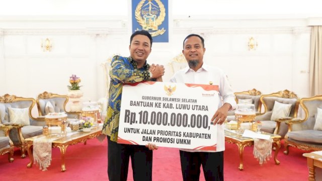 Gubernur Sulsel Serahkan Bantuan Rp10 Miliar untuk Luwu Utara, Lanjutkan Pembangunan Seko