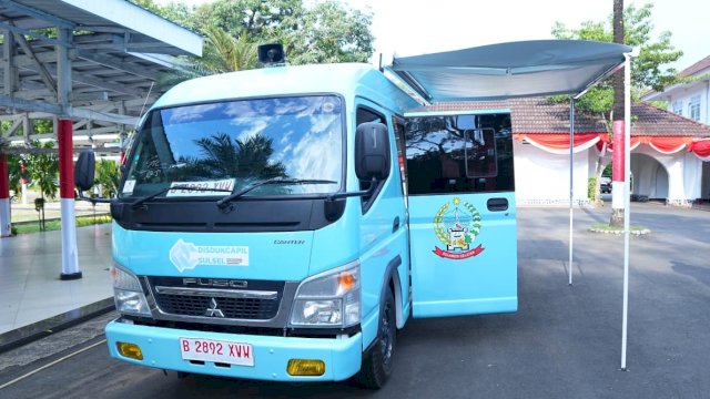 Sulsel Hadirkan Mesin Pencetak KTP Mobile Pertama, Gubernur: Dekatkan Layanan ke Desa