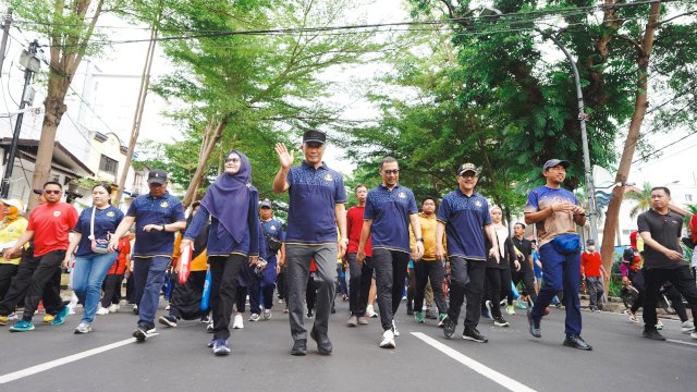 Sekda Jufri Rahman Hadiri Jalan Sehat HUT KORPRI Sulsel ke-54 dan HUT Makassar 418 di Losari