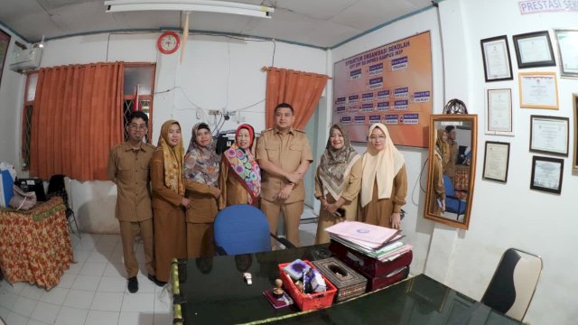 Empat Dekade Berlalu, Munafri Kembali Menjejak SD Cek Fasilitas Tempat Ia Bersekolah