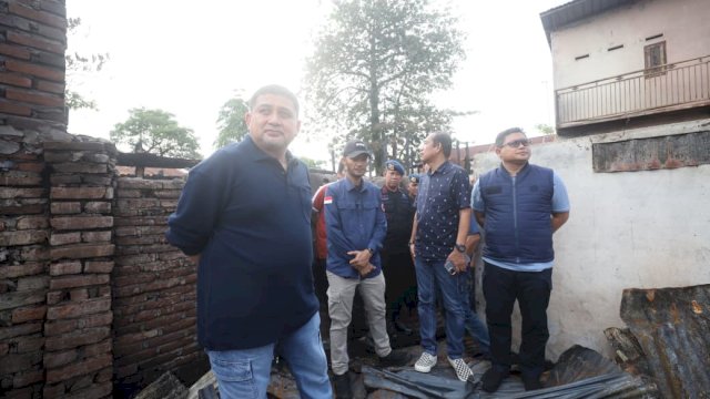 Munafri Tinjau Lokasi Kebakaran di Tallo, Serahkan Bantuan dan Pastikan Pemkot Bangun Ulang Rumah