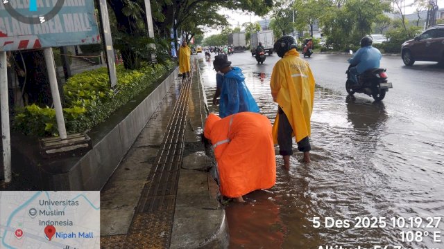 Pemkot Makassar Terjunkan 40 Satgas Drainase Gerak Cepat Bersihkan Saluran Air di Jalan Urip dan Pettarani