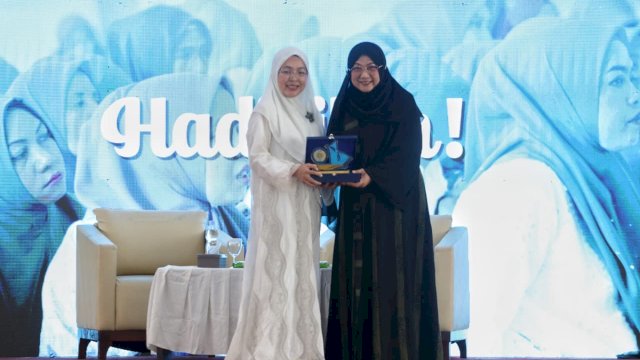 Kupas Harmonisasi Rumah Tangga, dr. Aisah Dahlan Isi Kajian Islam TP PKK Makassar