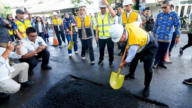Proyek Jalan Provinsi Resmi Dimulai dari Hertasning, Gubernur Sulsel Targetkan Kemantapan Infrastruktur