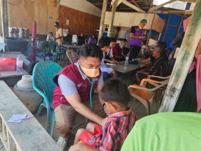 Update Tim Medis Pemprov Sulsel, Gubernur Andi Sudirman: Tim Bergerak dari Rumah ke Rumah Bantu Korban Bencana