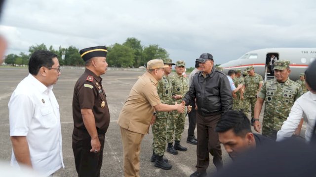 Menhan RI Kunjungan Kerja di Makassar, Disambut Langsung Wali Kota Munafri