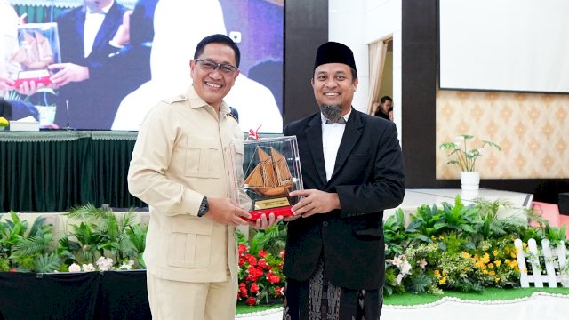 Gubernur Sulsel Dampingi Wamenhan RI Berikan Materi Pertahanan Negara di Ramadan Leadership Camp