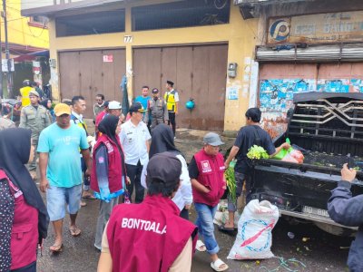 Tak Tebang Pilih, Pemkot Makassar Tertibkan Aktivitas Bongkar Muat di Veteran Utara