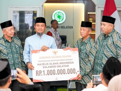 Gubernur Sulsel Andi Sudirman Hadiri Silaturahmi MUI, Serahkan Hibah Rp1 Miliar