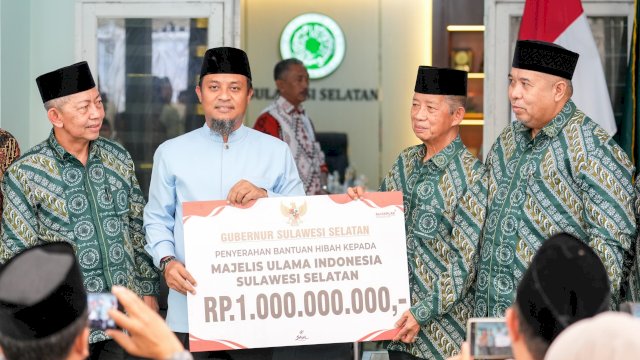 Gubernur Sulsel Andi Sudirman Hadiri Silaturahmi MUI, Serahkan Hibah Rp1 Miliar