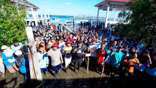 Gubernur Sulsel Tanam 1.000 Mangrove di Selayar Peringati Hari Lingkungan Sedunia, Ajak Warga Hijaukan Pesisir