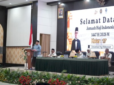 Bersama Menhaj RI, Munafri Sambut Jemaah Haji Kloter 17 Debarkasi Makassar