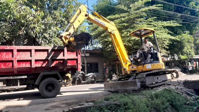 Usai Penertiban PKL, Dinas PU Makassar Kebut Perbaikan Drainase dan Trotoar di Mariso