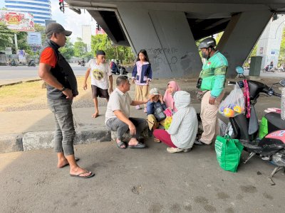 Aduan di Medsos Langsung Ditindaklanjuti, Dinsos Makassar Pertemukan Keluarga dan Lansia Terlantar