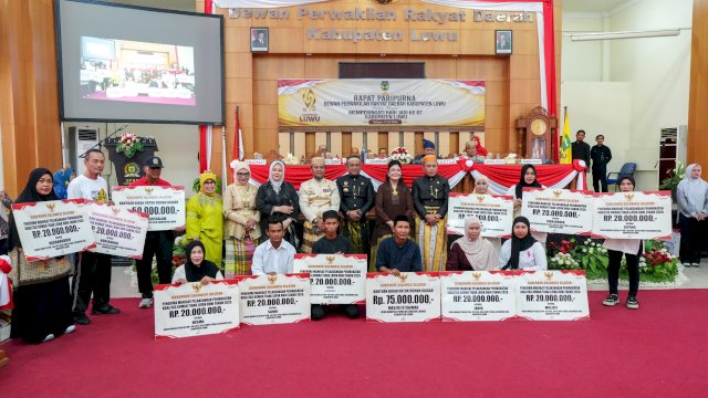 Hari Jadi Kabupaten Luwu ke-67, Gubernur Sulsel Serahkan Bantuan Keuangan Rp10 Miliar