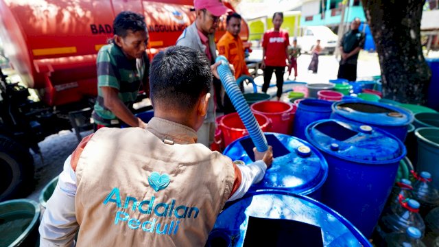 Pemprov Sulsel Salurkan Air Bersih untuk Warga Terdampak Kekeringan di Maros
